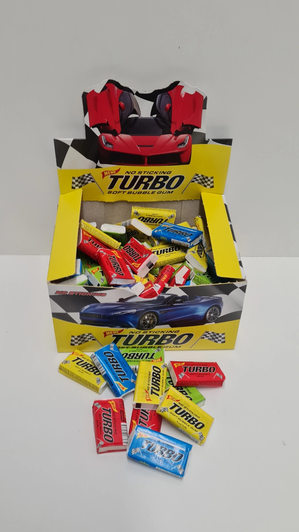 Turbo chewing gum in a box